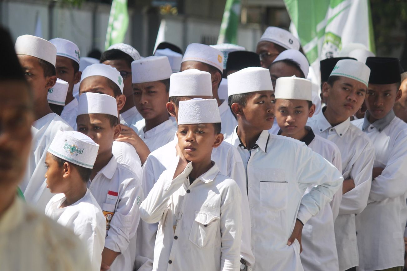 FOTO Ilustrasi para santri di pesantren (Mufid M/Unsplash)