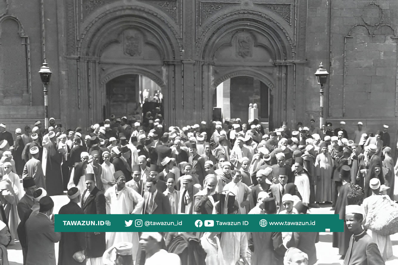 FOTO Bab Al-Muzayyinin, salah satu gerbang di Masjid Al-Azhar, tempo dulu.