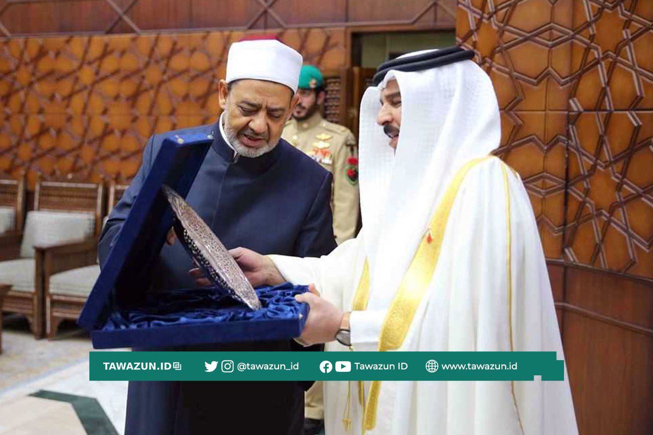 Raja Bahrain Bertukar Ucapan Selamat Idul Fitri dengan Imam Akbar