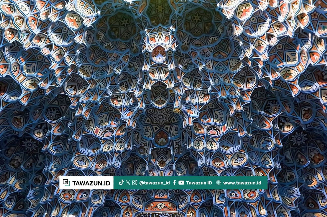 FOTO Ornamen muqarnash. (Unsplash/Mehdi Saem)